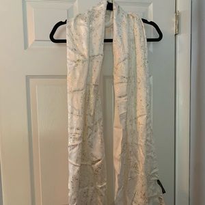 Good and cream scarf